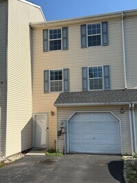 Building Photo - 3 Bedroom Town Home In Etters PA