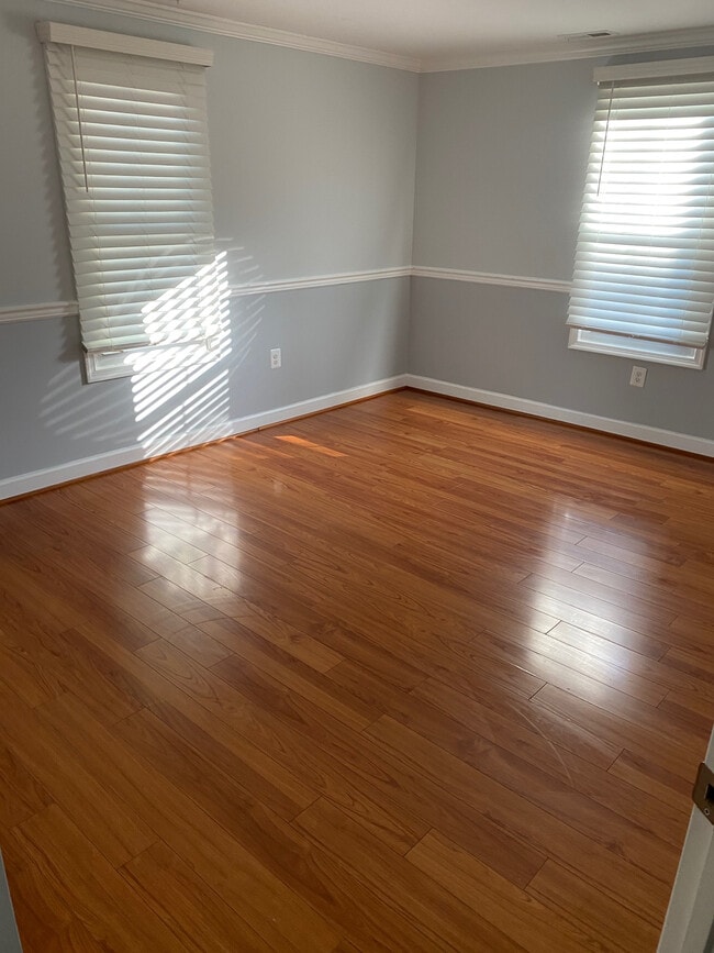 Primary Photo - 438 Main St