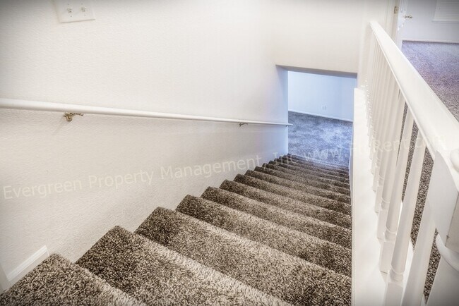 Building Photo - 802 Waterglen Dr