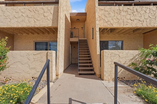 Building Photo - 8055 E Thomas Rd