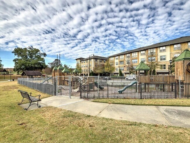 Building Photo - 975 Odessa Dr