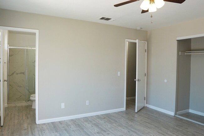 Building Photo - 52790 Avenida Navarro