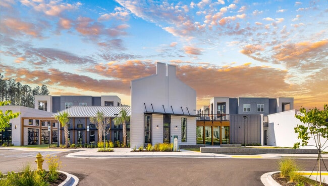 Building Photo - The Ames