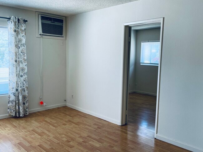 bed room - 617 S Shelton St