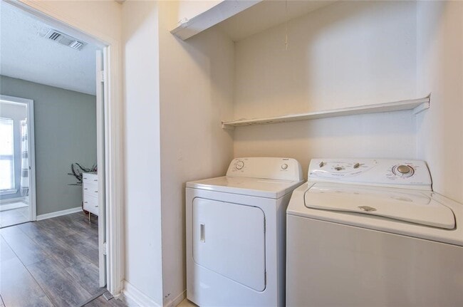 Building Photo - 2379 Briarwest Blvd