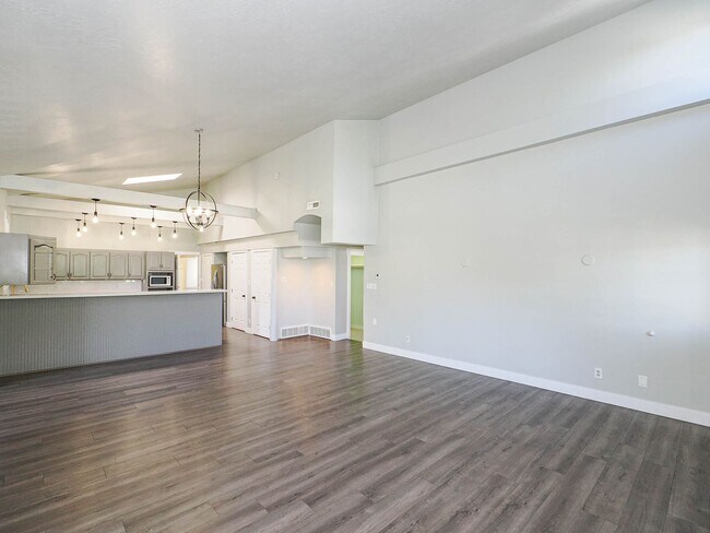 Building Photo - 408 E 775 N