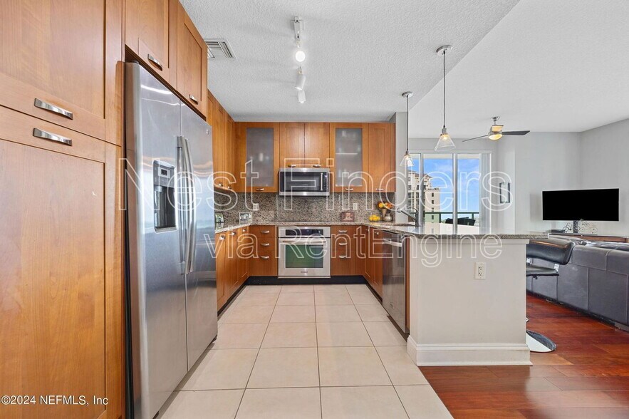 Building Photo - 1431 Riverplace Blvd