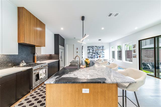 Building Photo - 9753 Mixon Dr