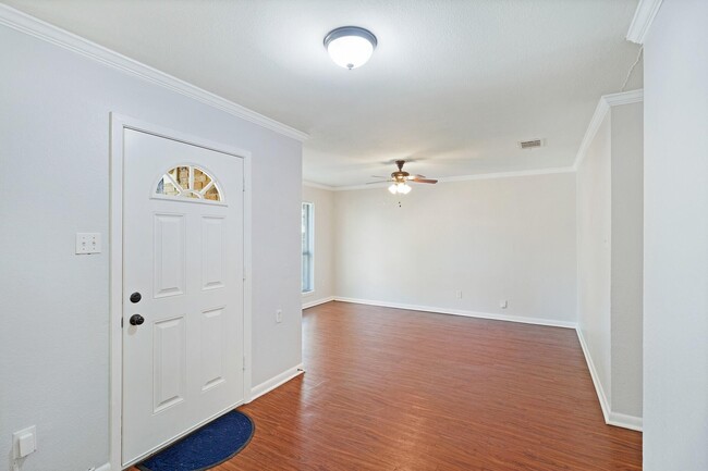 Building Photo - 6433 Leana Ave