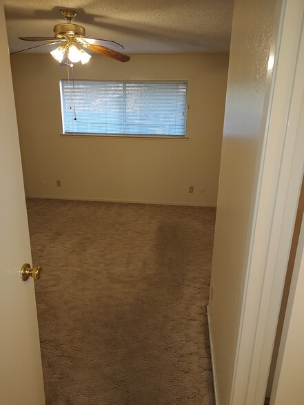 Building Photo - 71 W Santa Ana Ave