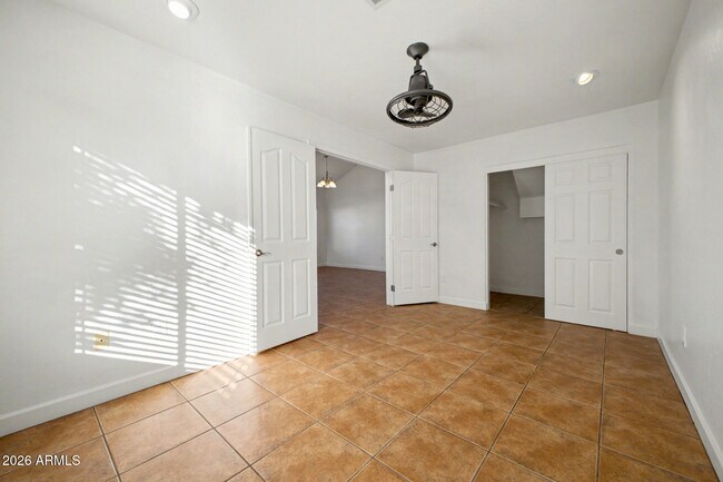 Building Photo - 7456 W Aurora Dr