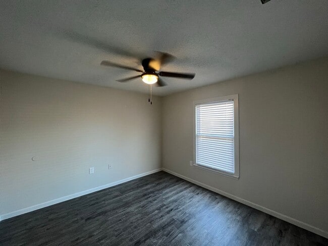 Building Photo - 185 Lanier Dr