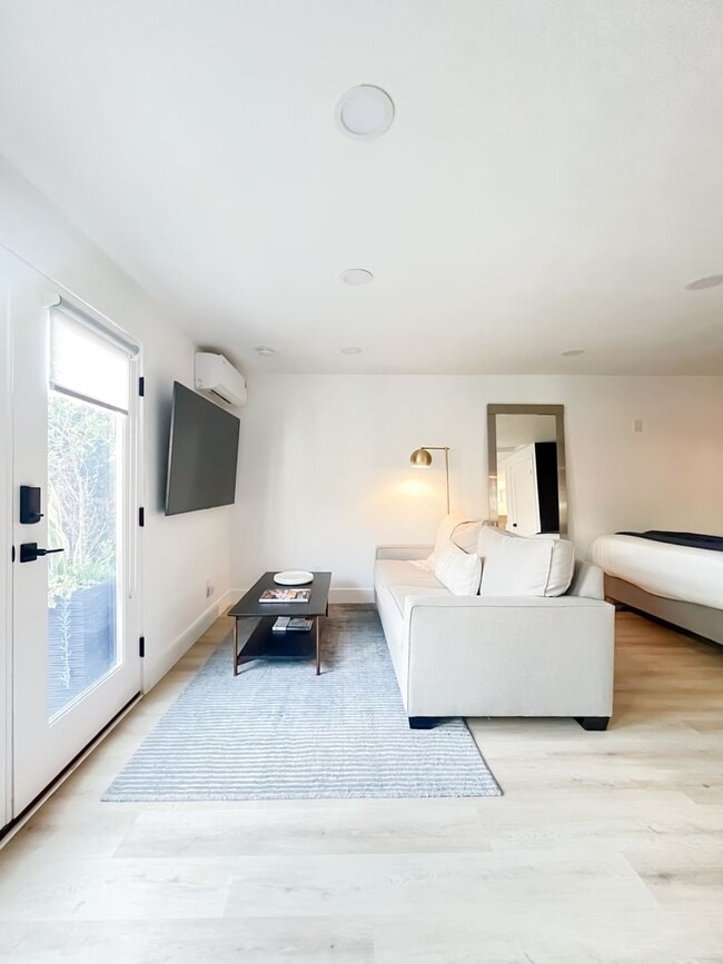 Building Photo - Open to 3 Month Short Term lease .Brand New Private Guest House for rent In Jefferson Park