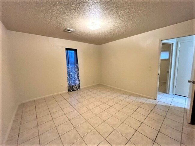 Building Photo - 1037 SW 103rd St