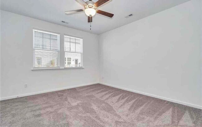 Building Photo - 1420 Waltham Ln