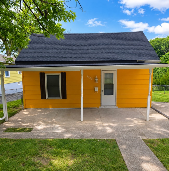 Building Photo - Cozy 3 bedrooms and 1 bath home located on S Pleasant St in Independence, MO