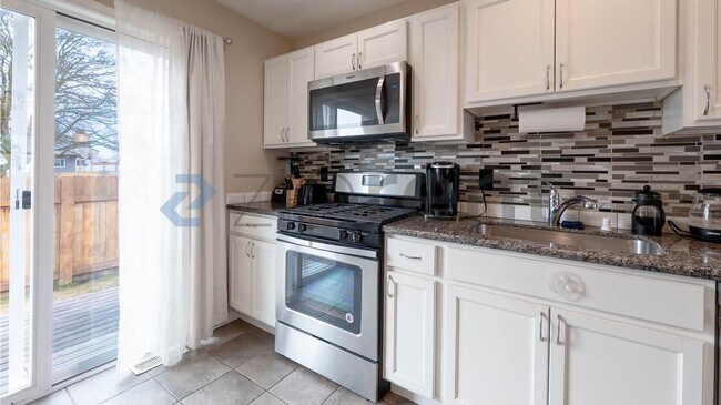 Building Photo - 7125 N Crestline St