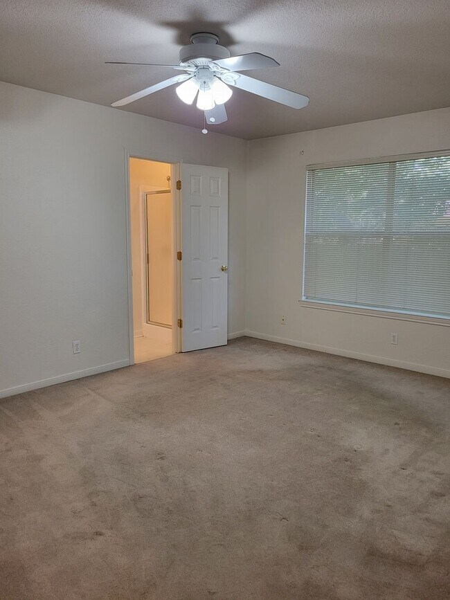 Building Photo - 4 BR 2 Bath Next to Harker Heights Communi...