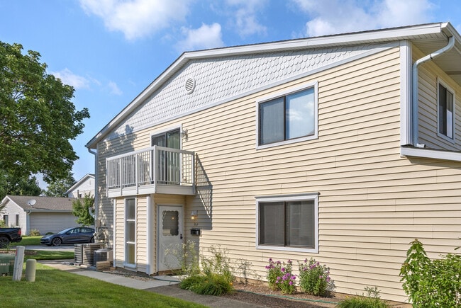 Building Photo - 717 Whitesail Dr