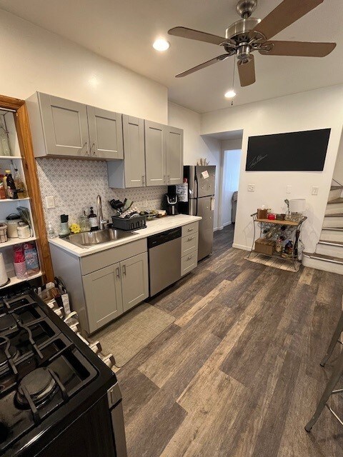 Building Photo - 185 1/2 Home St