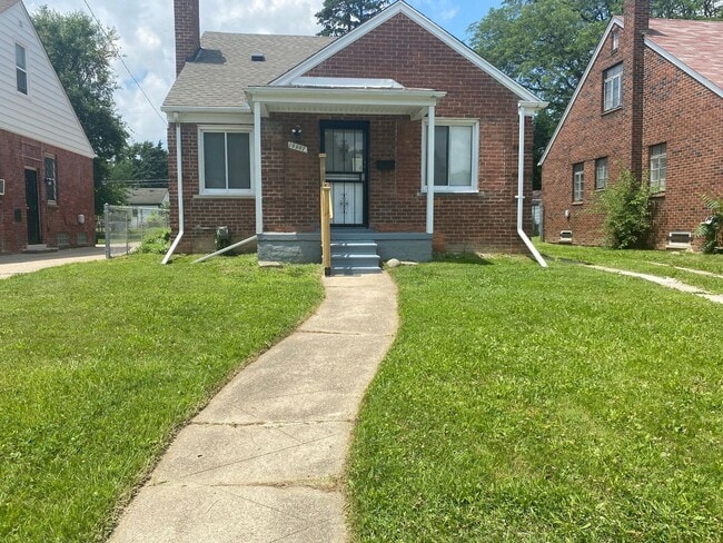 Building Photo - Renovated 3-Bedroom Home – We Welcome Sect...