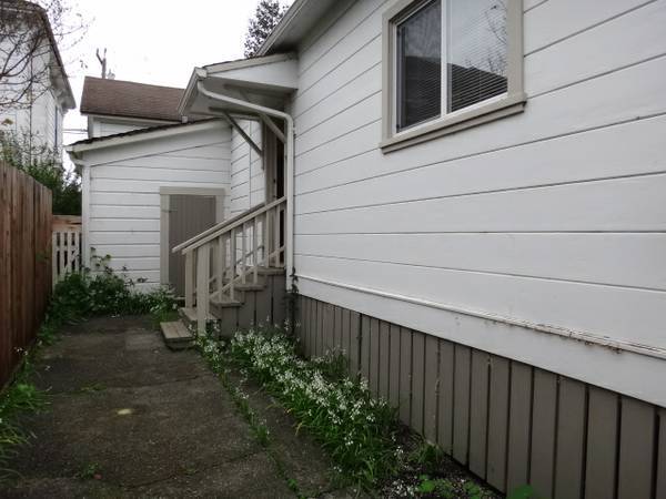 Building Photo - 1554 H St