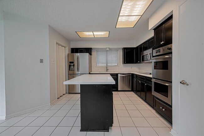 Building Photo - 15030 St Cloud Dr
