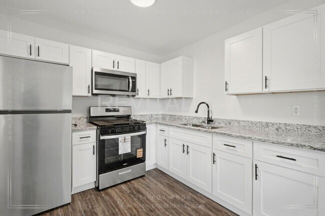 Building Photo - 377 Tuttle Ave