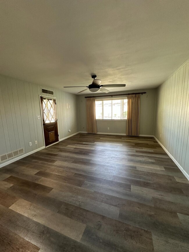 Building Photo - 1310 W Magill Ave