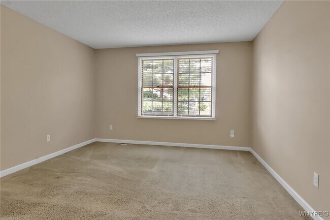 Building Photo - 16 Hubbardston Pl