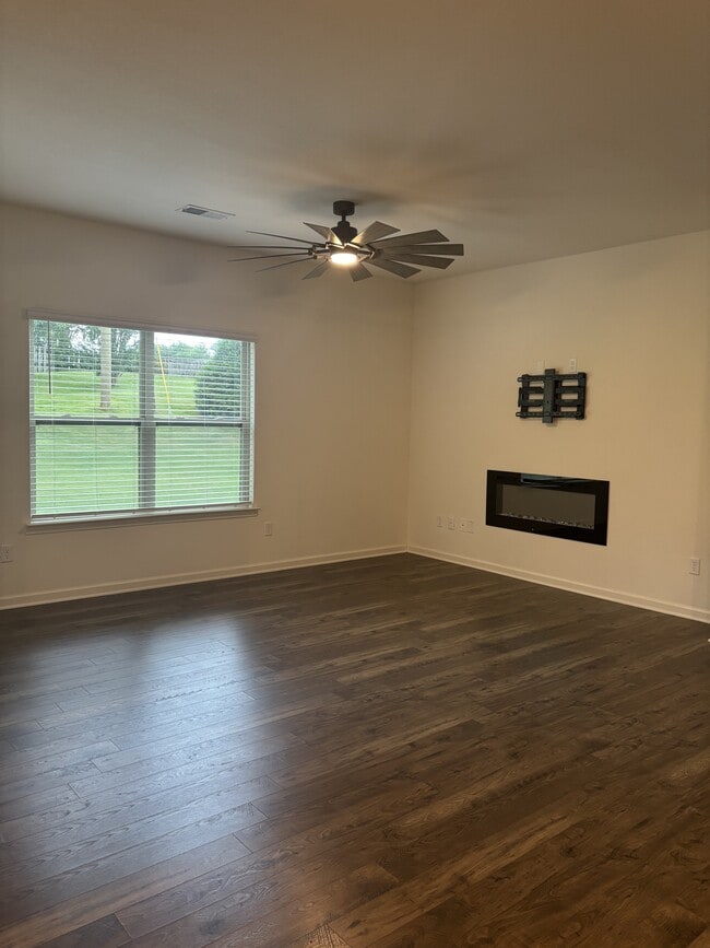 Building Photo - 46 Colonial Cv