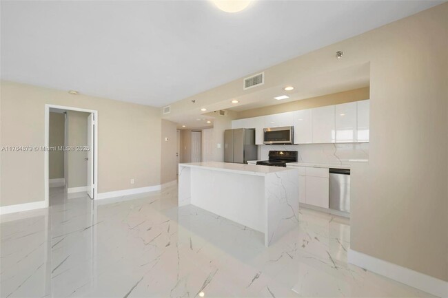 Building Photo - 770 Claughton Island Dr