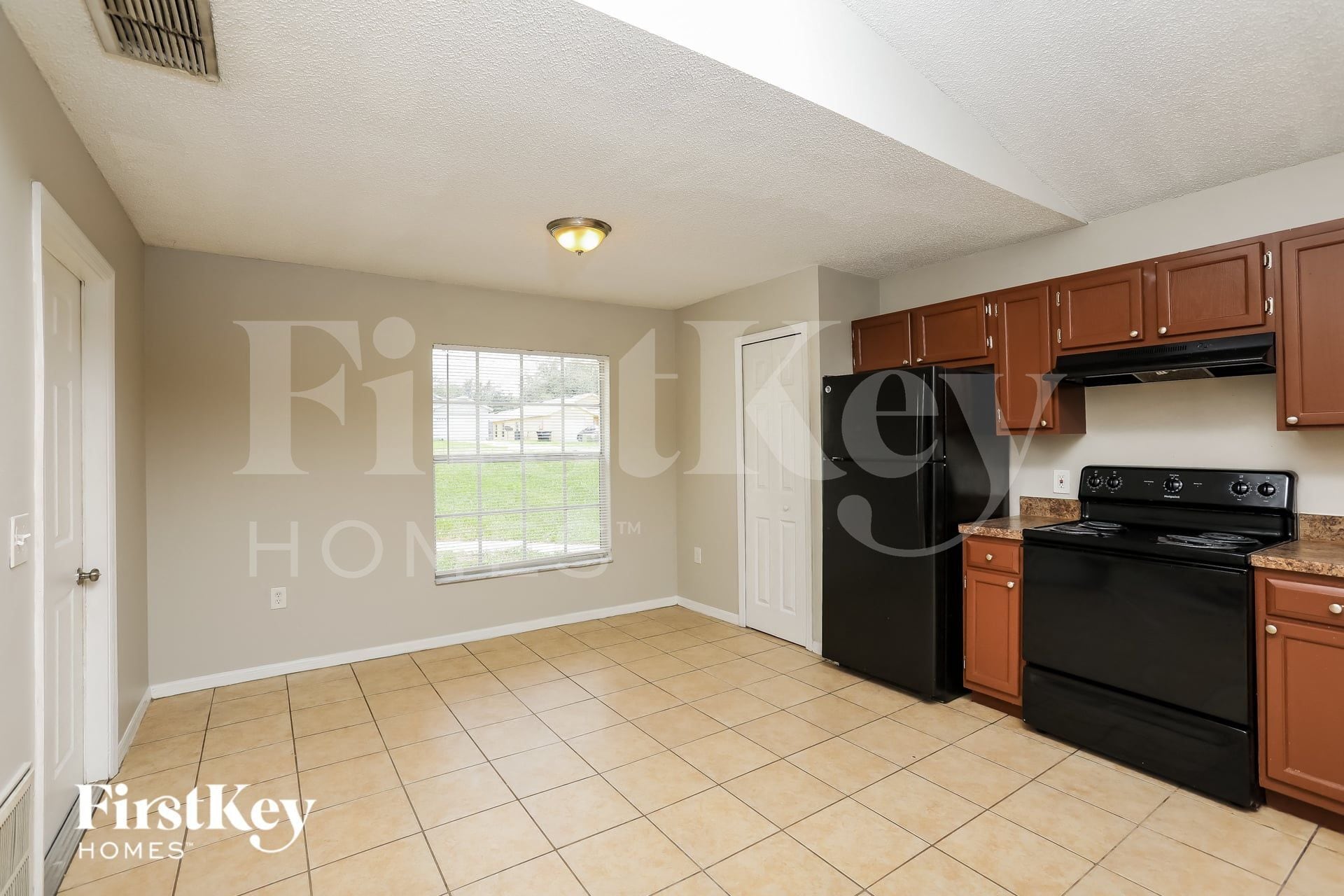 Building Photo - 6501 Viewpoint Ct