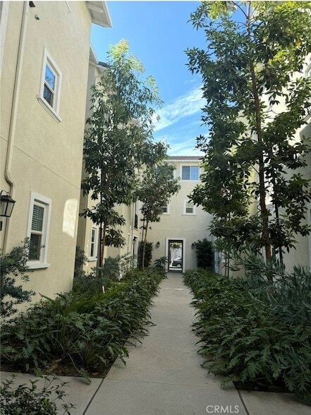 Building Photo - 142 Lantana Dr