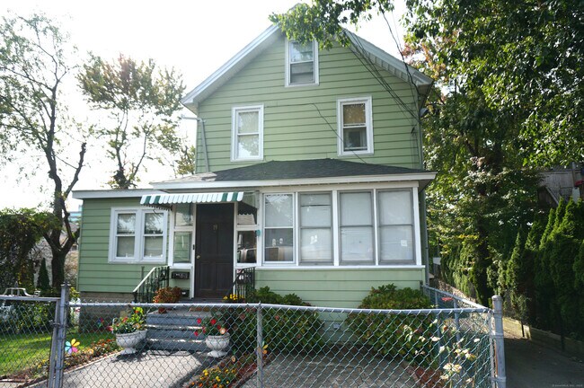 Primary Photo - 19 Ferris Ave