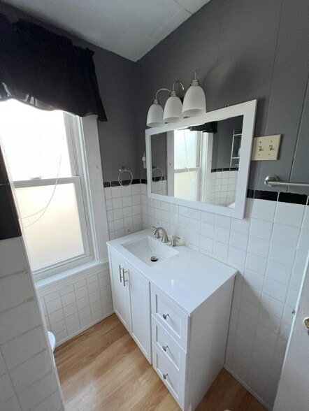 Bathroom - 28 Mercier Ave