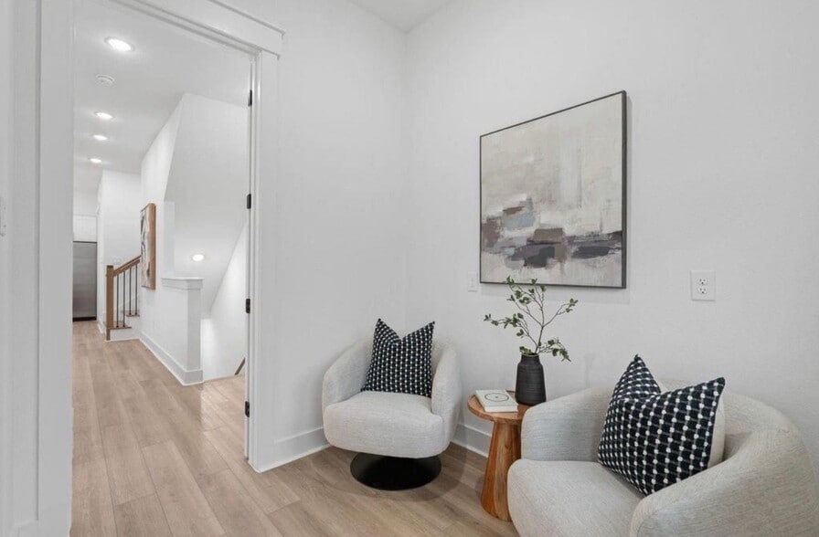 Building Photo - 717 Janisch Rd