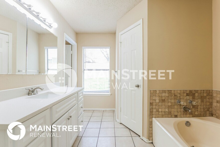 Building Photo - 8610 Shallow Ridge Dr