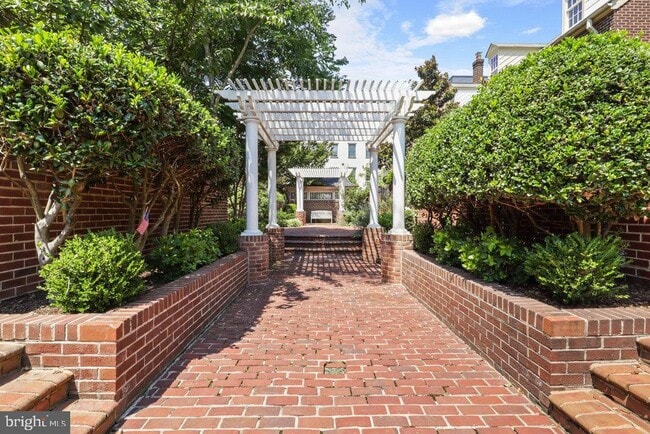 Building Photo - 568 N St Asaph St