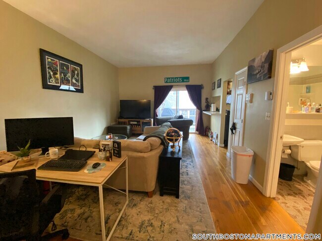 Primary Photo - 606 Dorchester Ave