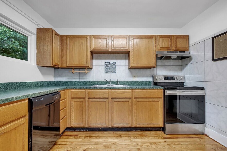 Building Photo - 2208 Escambia Dr