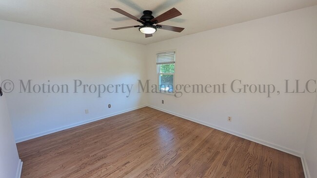 Building Photo - 2400 Lawrence Dr
