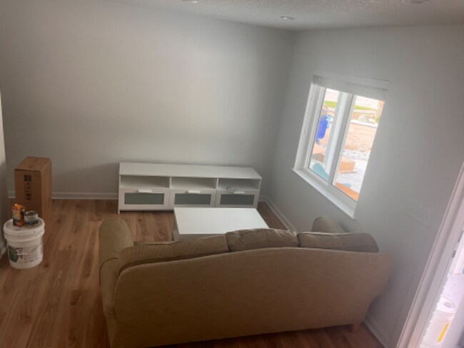 Building Photo - 615 Azalea Ln