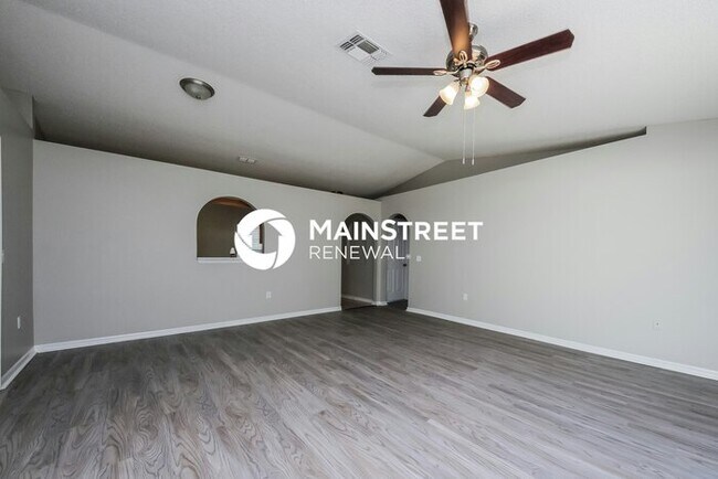 Building Photo - 3 Bedroom Pet-Friendly Home in Kissimmee, FL with Main Street Renewal