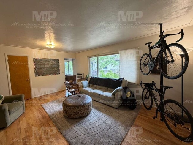 Building Photo - 522 Smith St