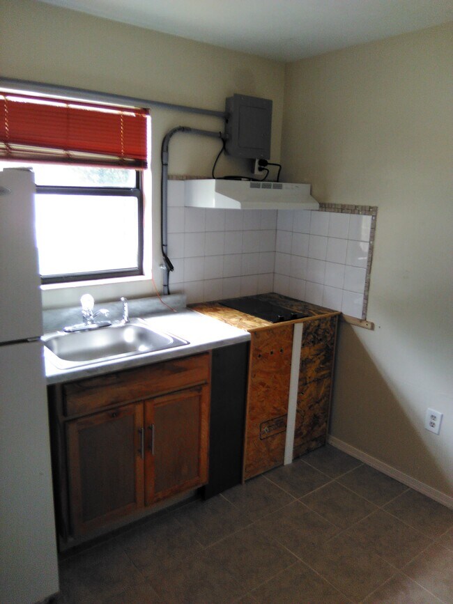 kitchen - 4500 Swift Ave