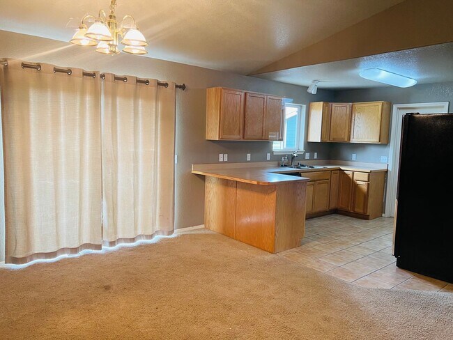 Building Photo - 4 Bed Home On 1.4 Acres In The Bitterroot ...