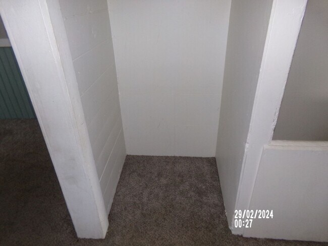 Building Photo - 4bd 1ba Home