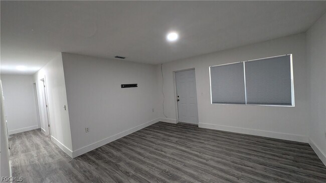 Building Photo - 660 S Missouri St