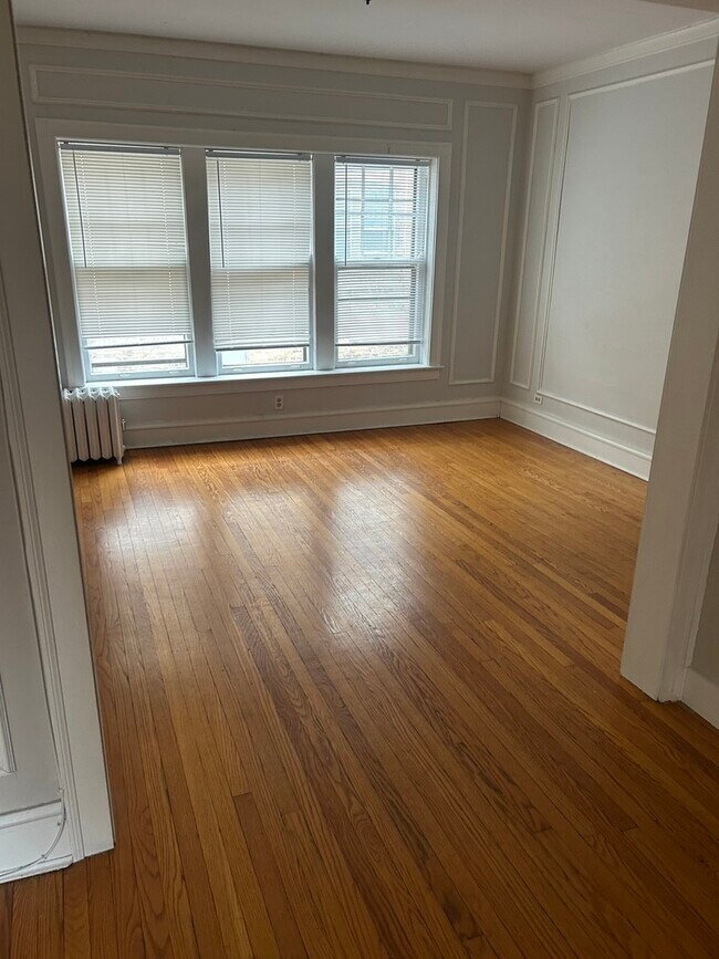 Building Photo - 811 Judson Ave